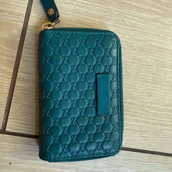 Brand new with box Gucci Teal Embossed Leather Wallet - Picture 1 of 7
